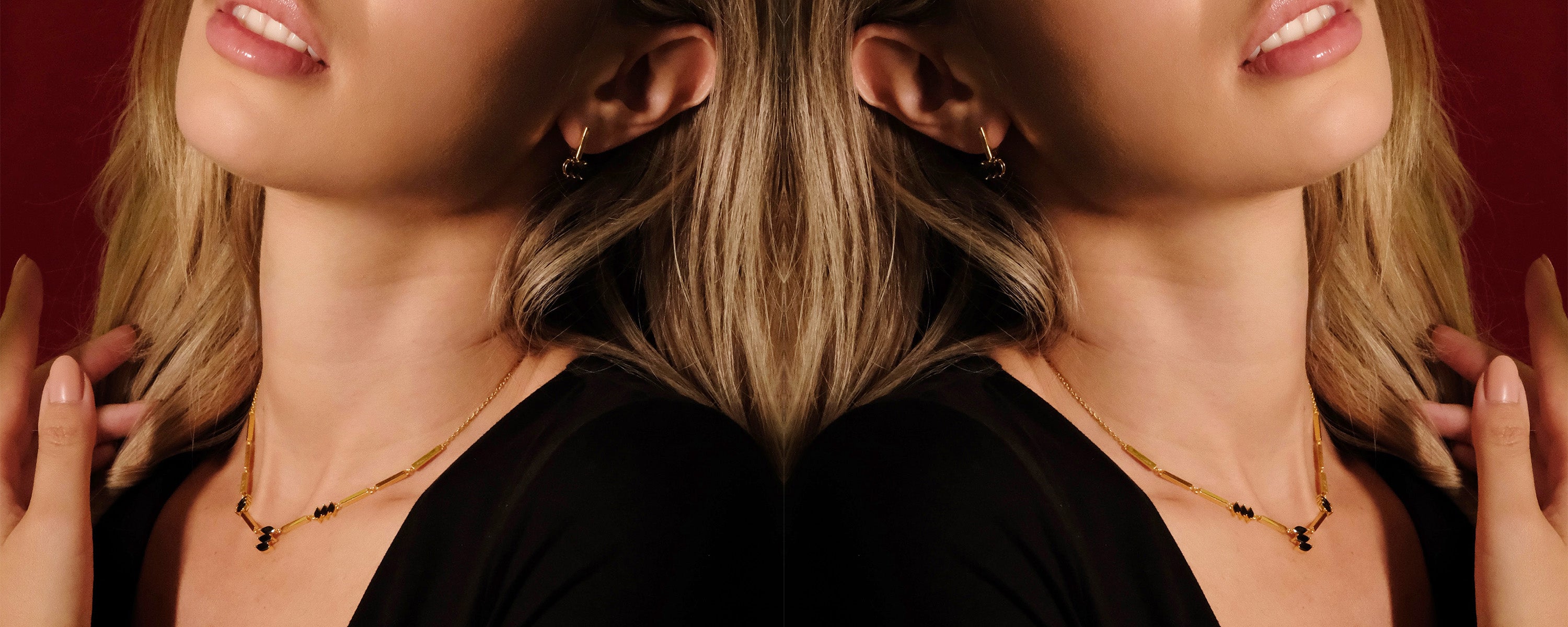 Close-Up eines gespiegelten Model mit Cosytas Moira Black Set bestehend aus Ohrringe und Armband