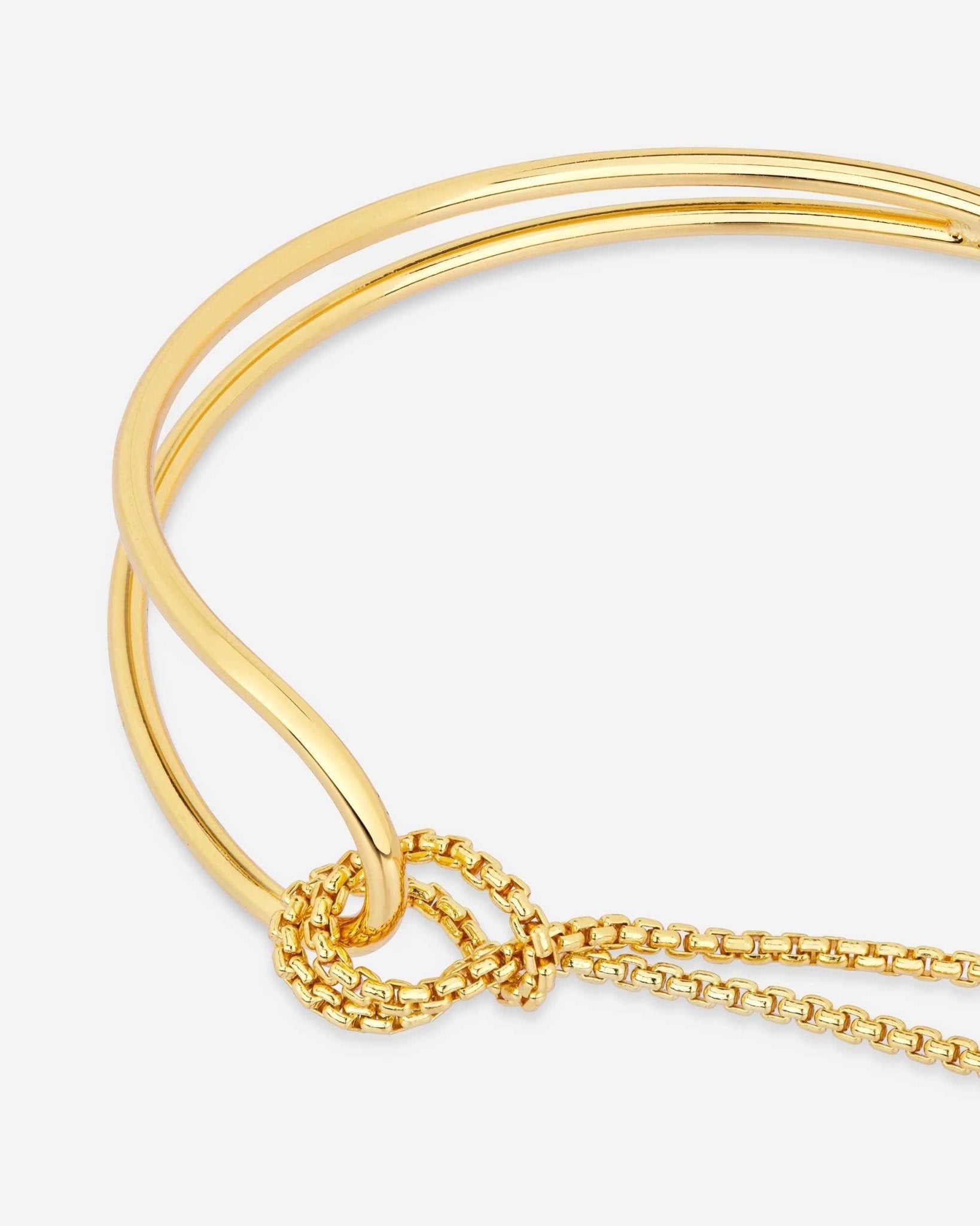 Nahaufnahme des Golden Harmony Armbands von Cosytas