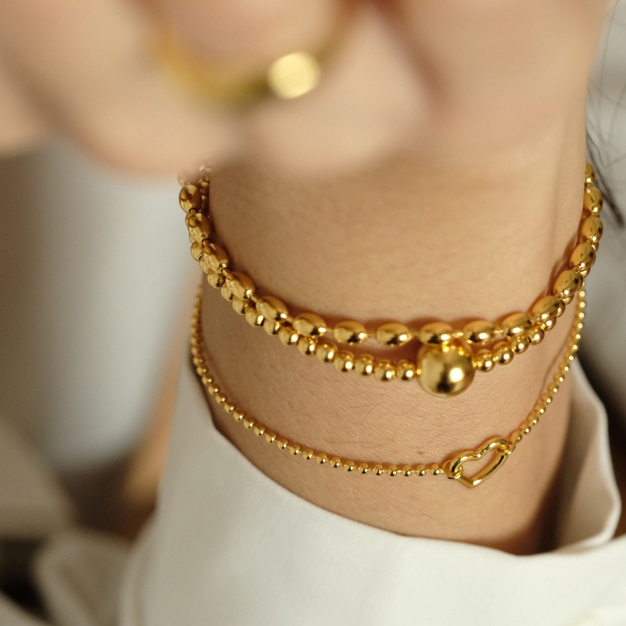 Goldene Armband-Kombination des Golden Orbit Armband von Cosytas