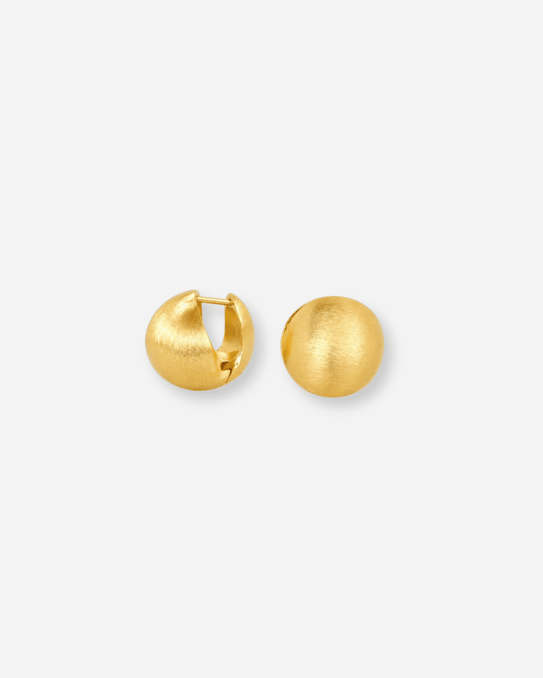 Orecchini Lumina Gold S con finitura spazzolata, vista frontale e chiusura a scatto