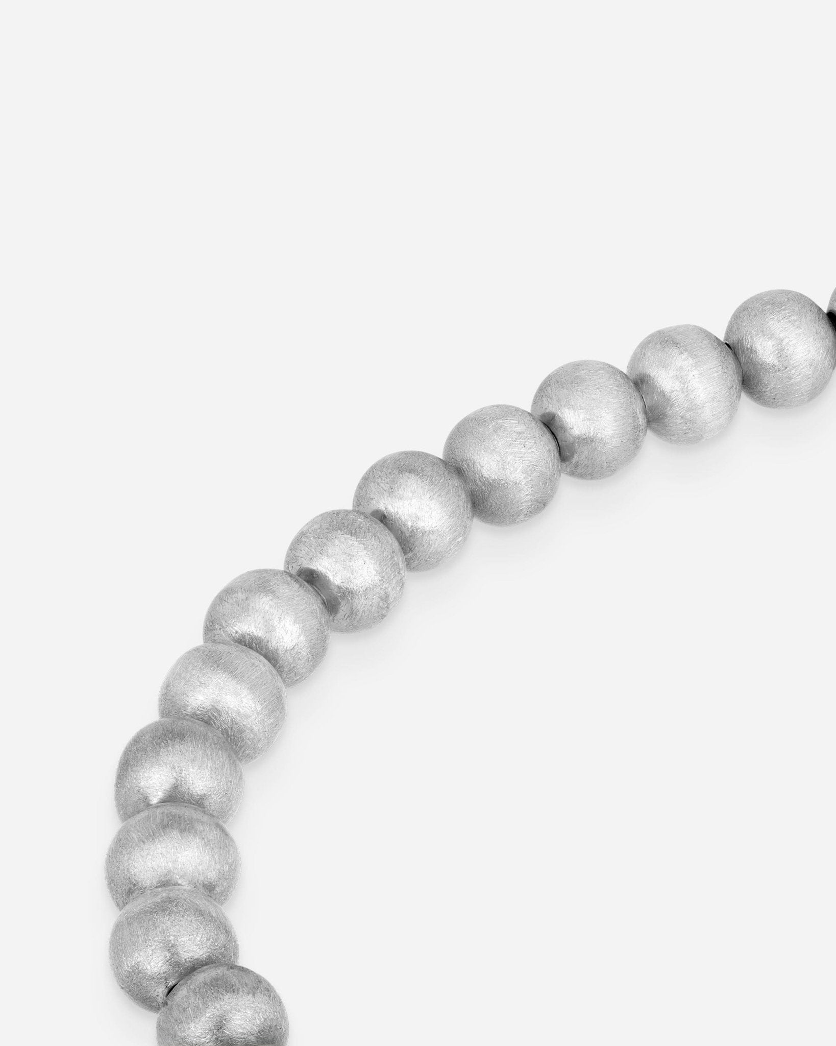 Cosytas Lumina Slim Silver Sphere Armband mit satinierten Silberkugeln und dezenter, edler Optik