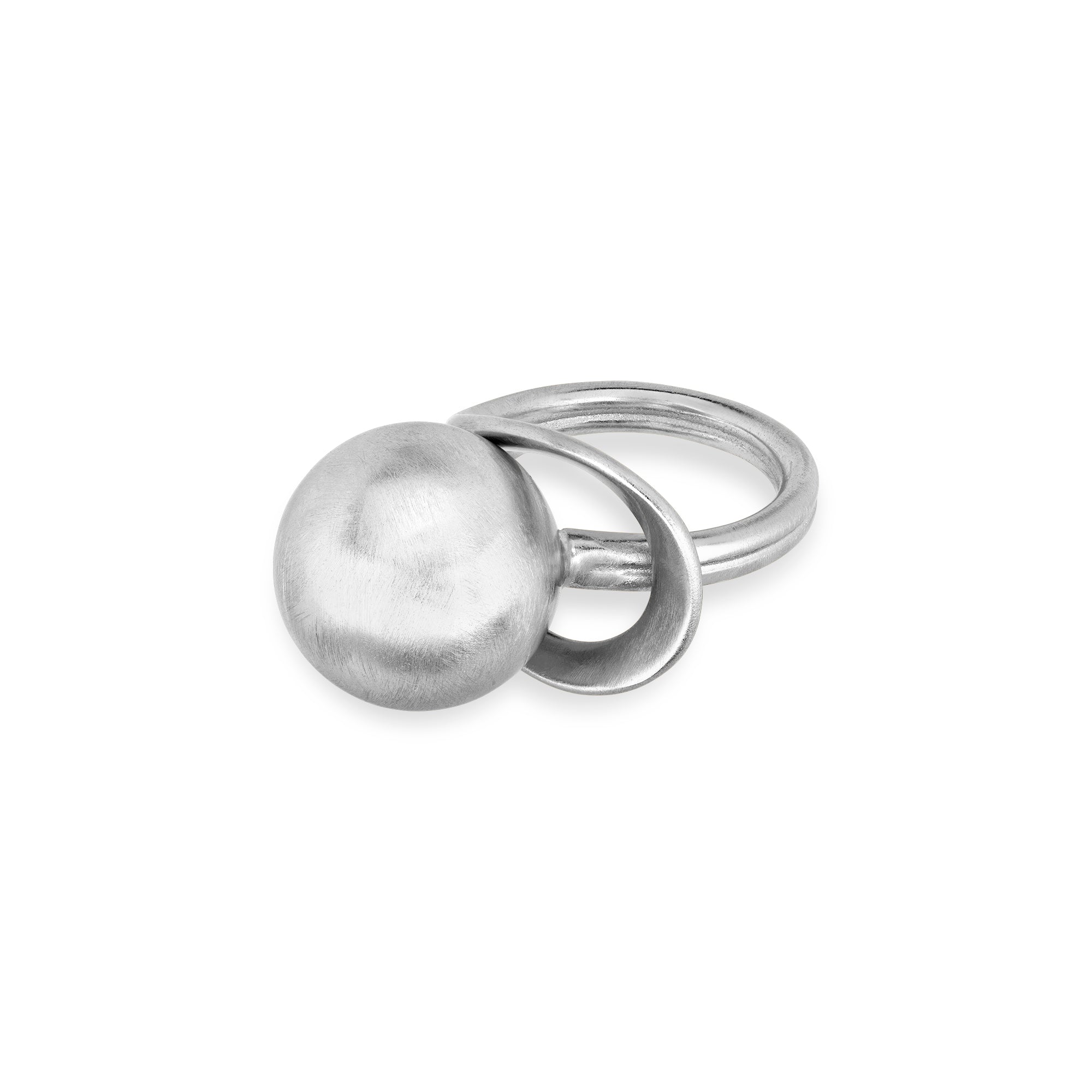 Frontansicht des Cosytas Silver Sphere Rings aus 925er Sterling-Silber mit grosser, mattierter Kugel und geschwungenem Band