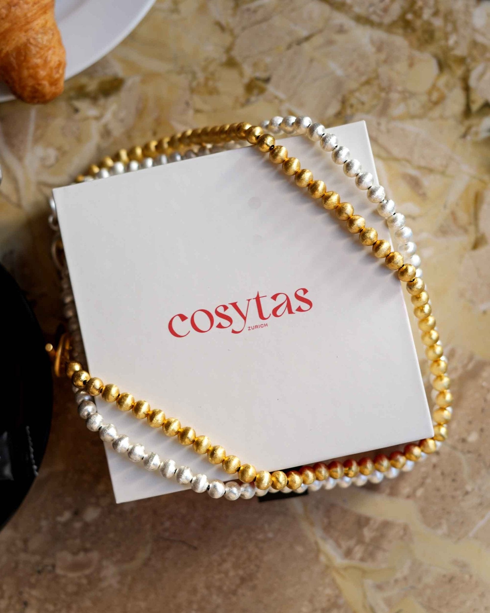 Lumina Slim Gold Halskette in der Cosytas Geschenkverpackung