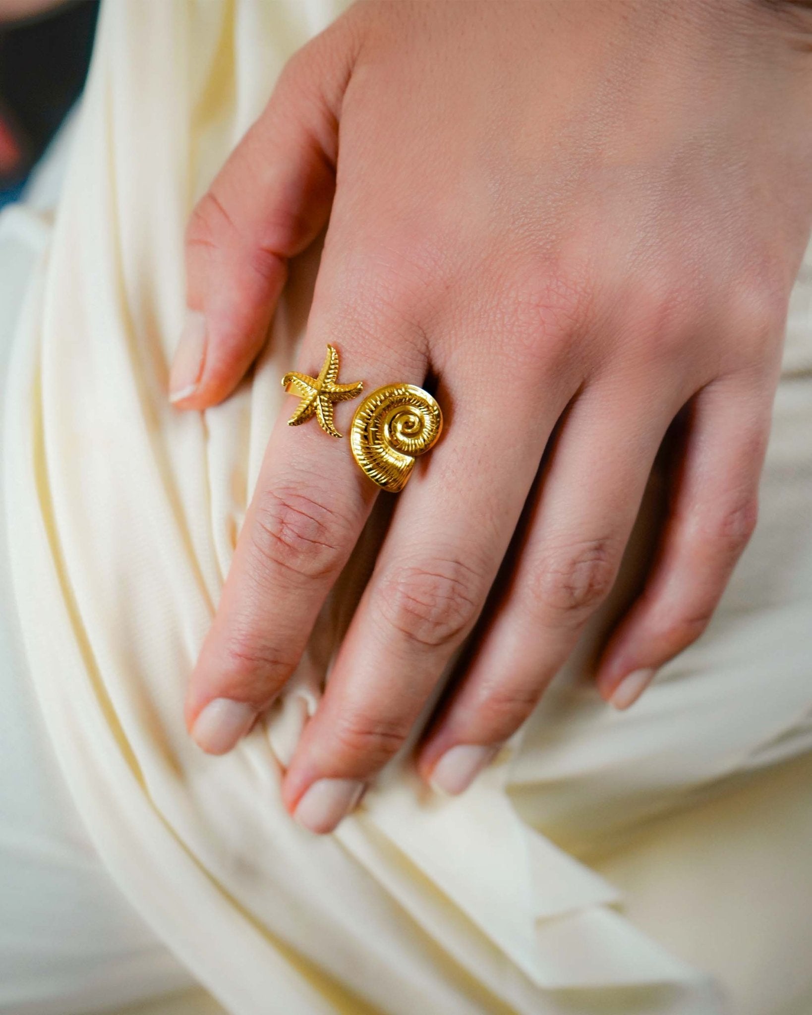 Mar Ring – Lifestyle-Ansicht am Finger getragen, La Playa Kollektion Cosytas