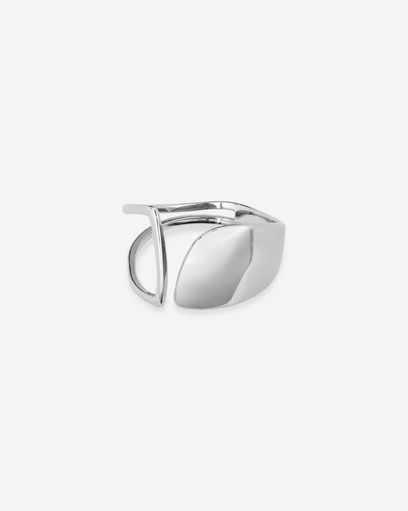 Seitenansicht des Cosytas Silver Arc Rings aus 925er Sterling-Silber mit skulpturalem, offenem Design