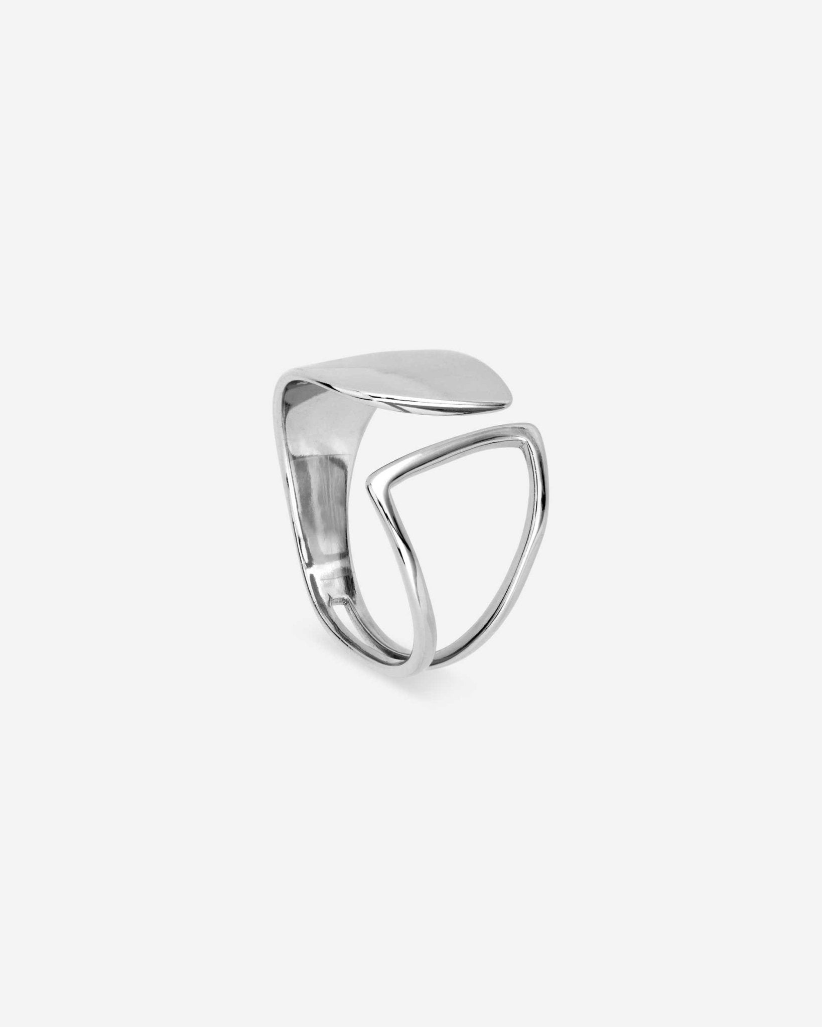 Frontansicht des Cosytas Silver Arc Rings aus 925er Sterling-Silber mit asymmetrischem, offenem Design