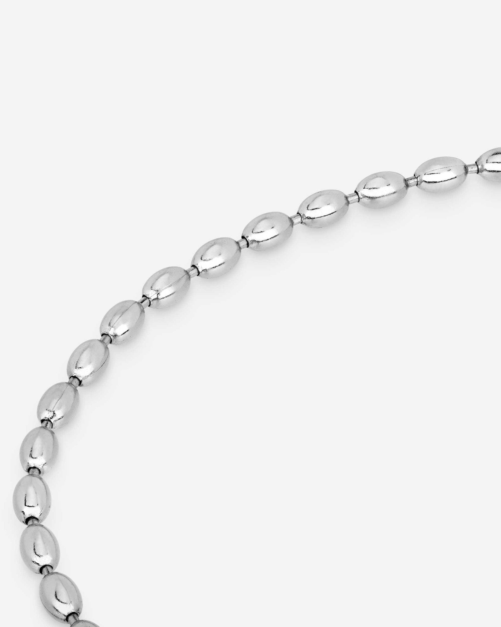 Detail des Silver Drops Armbands von Cosytas, Schmuckmarke aus Zürich, reines 925 Silber, polierte Tropfen