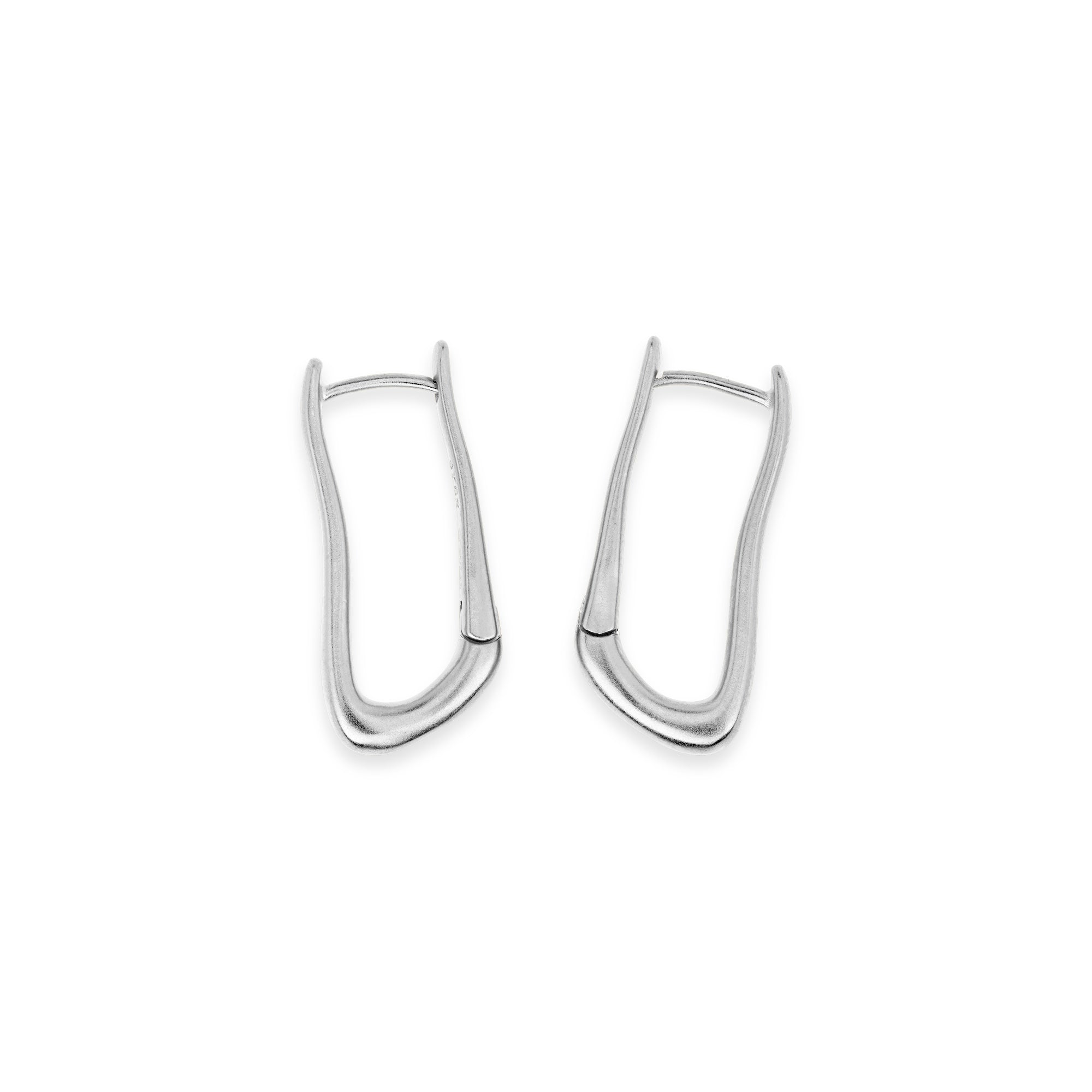 Frontansicht der Cosytas Silver Flow Drop Ohrringe aus 925er Sterling-Silber