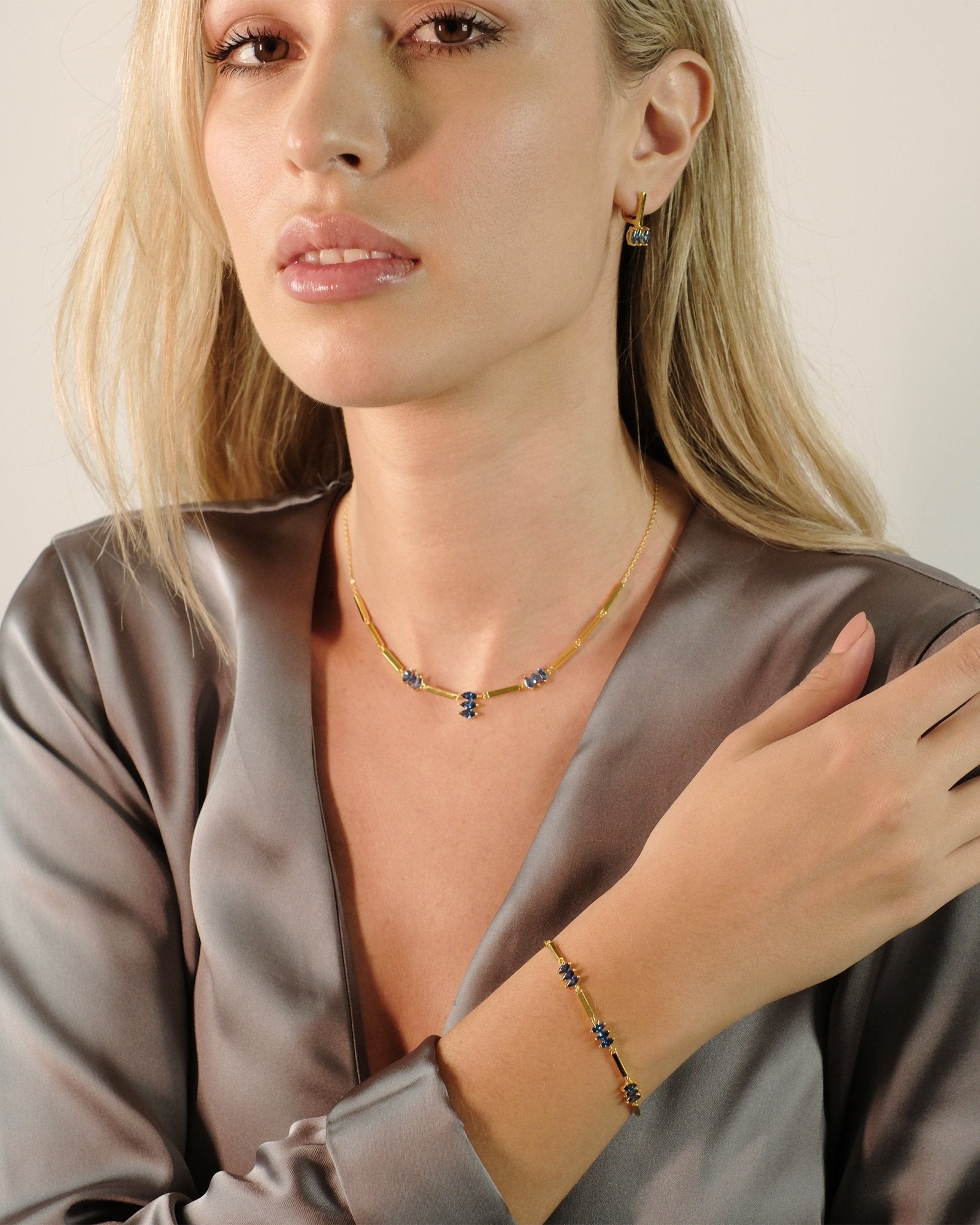 Model mit Cosytas Moira Blue Set