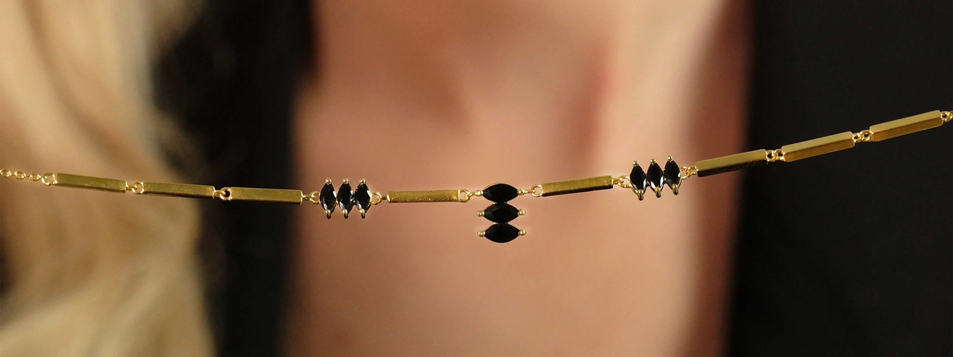 Close-Up des Cosytas Moira Black Halskette