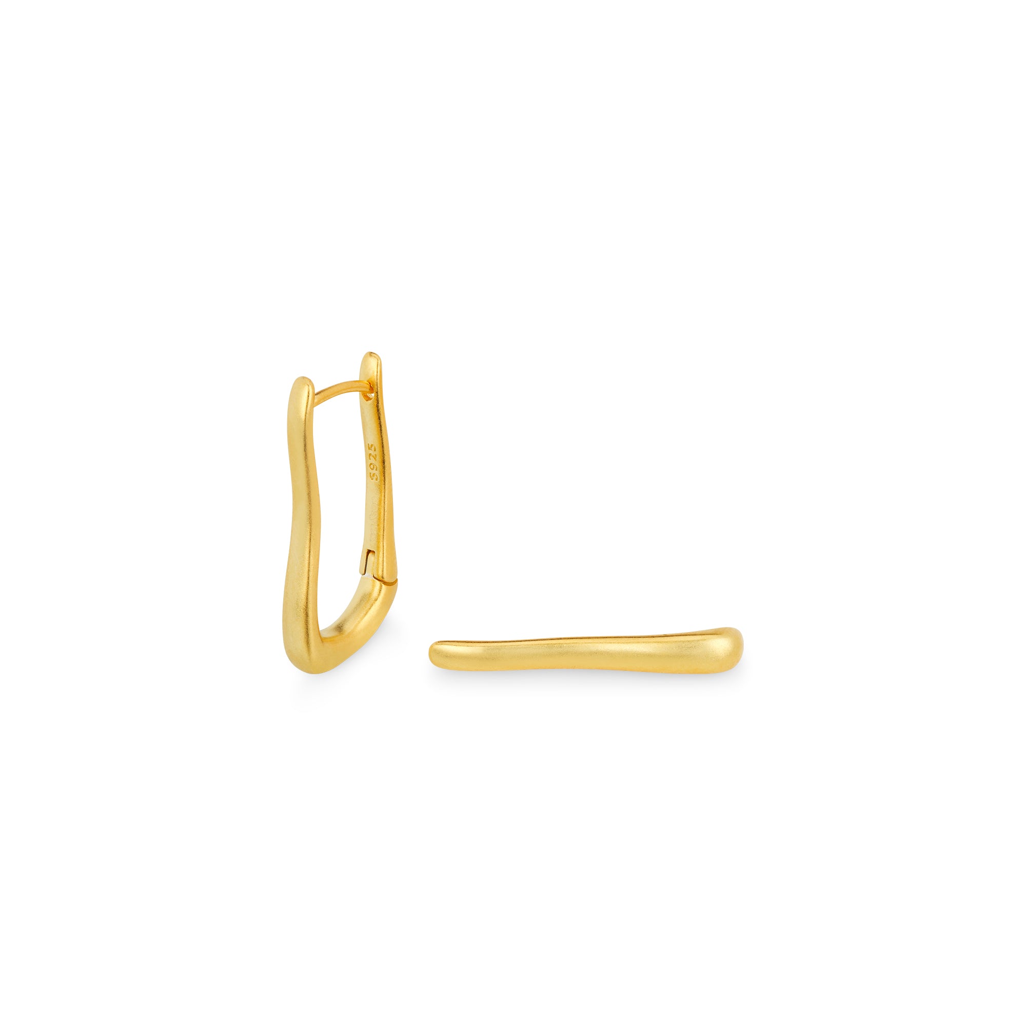 Seitenansicht der Cosytas Gold Flow Drop Ohrringe aus 925er Sterling-Silber, 18k-gold-vergoldet, mit fliessenden Kurven, minimalistischem Design und sicherem Buegelverschluss.