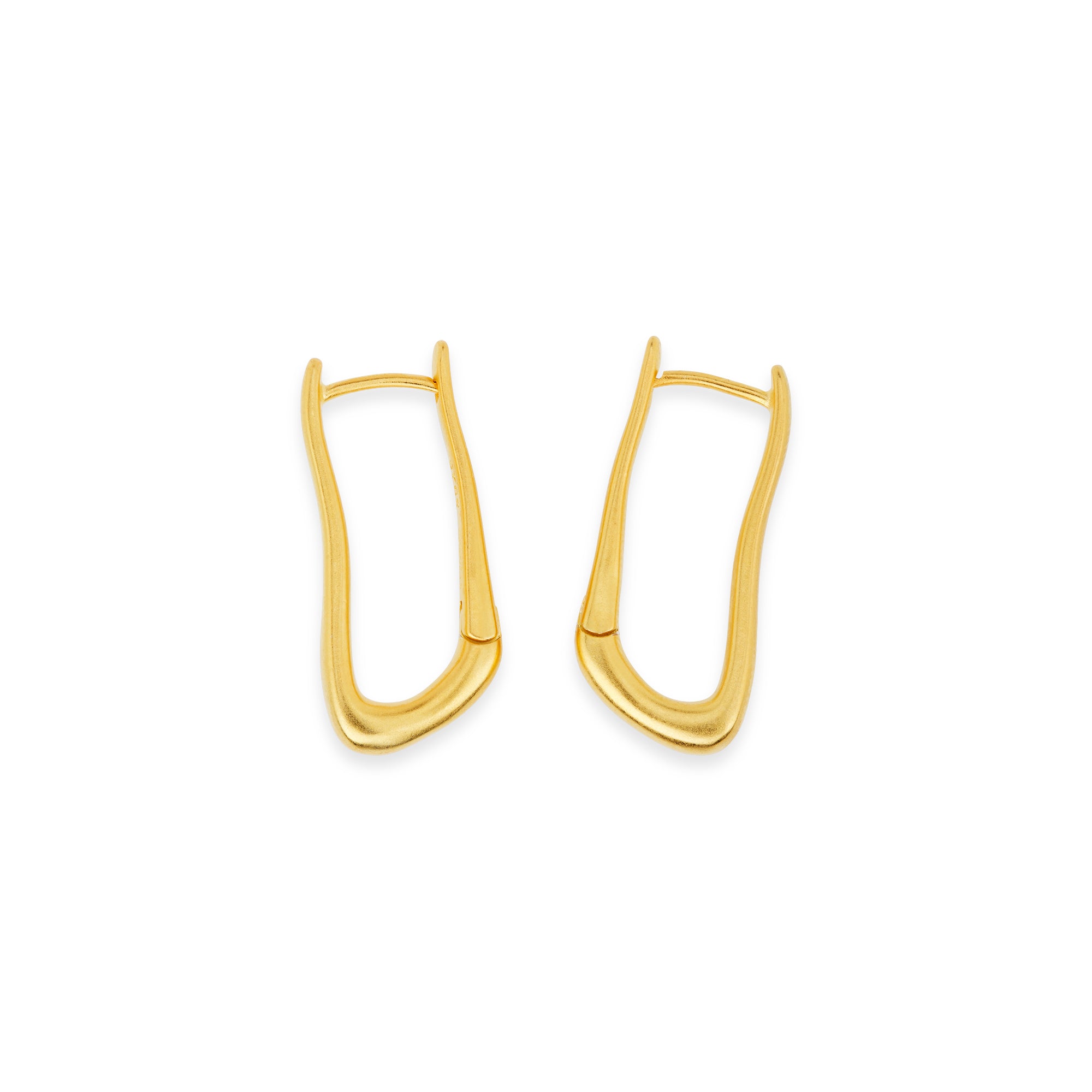 Naheaufnahme des Cosytas Golden Drops Armbands aus 925er Sterling-Silber, 18k-gold-vergoldet, mit polierten, ovalen Perlen und feiner Verarbeitung
