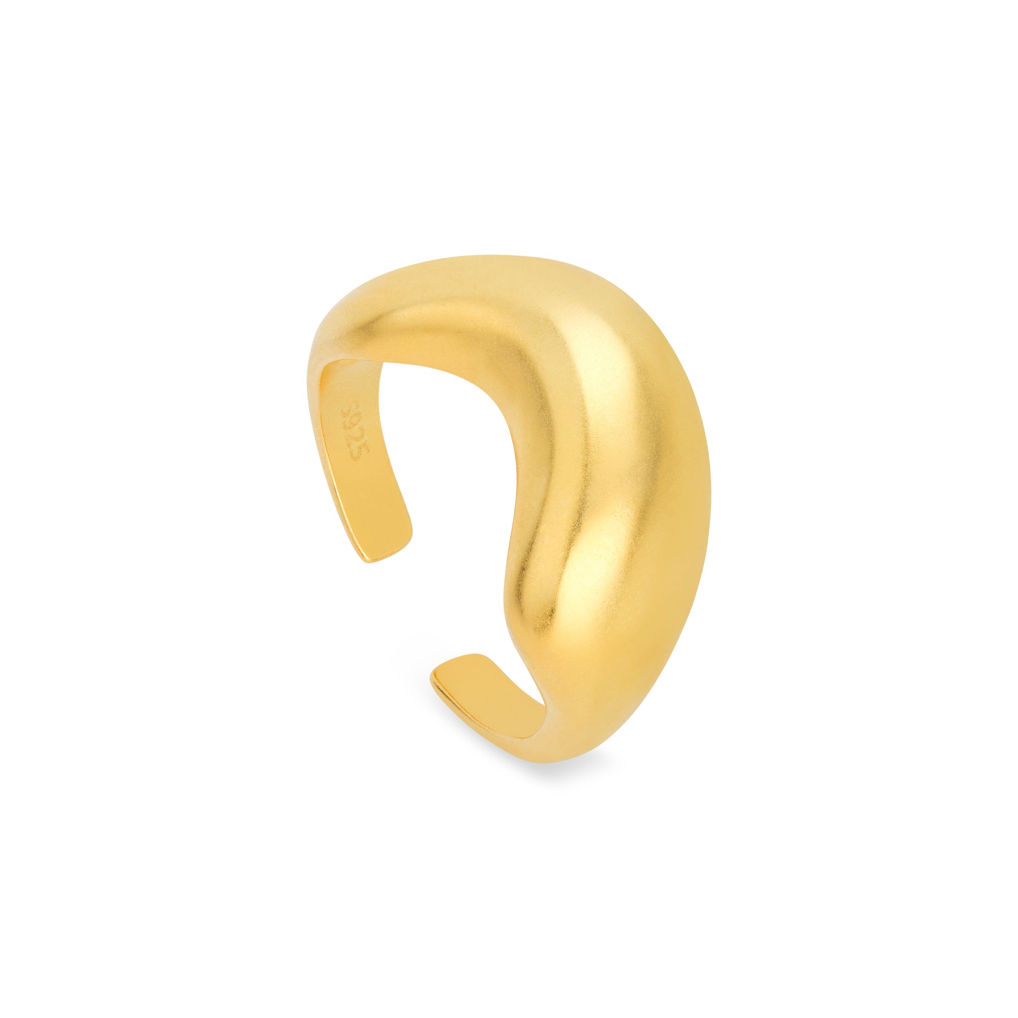 Seitenansicht des Lumina Golden Dune Rings von Cosytas in mattem Finish. Der Ring besticht durch seine organisch geschwungenen Konturen, das minimalistische, offene Design und die hochwertige Verarbeitung, die Komfort und moderne Eleganz perfekt vereint.