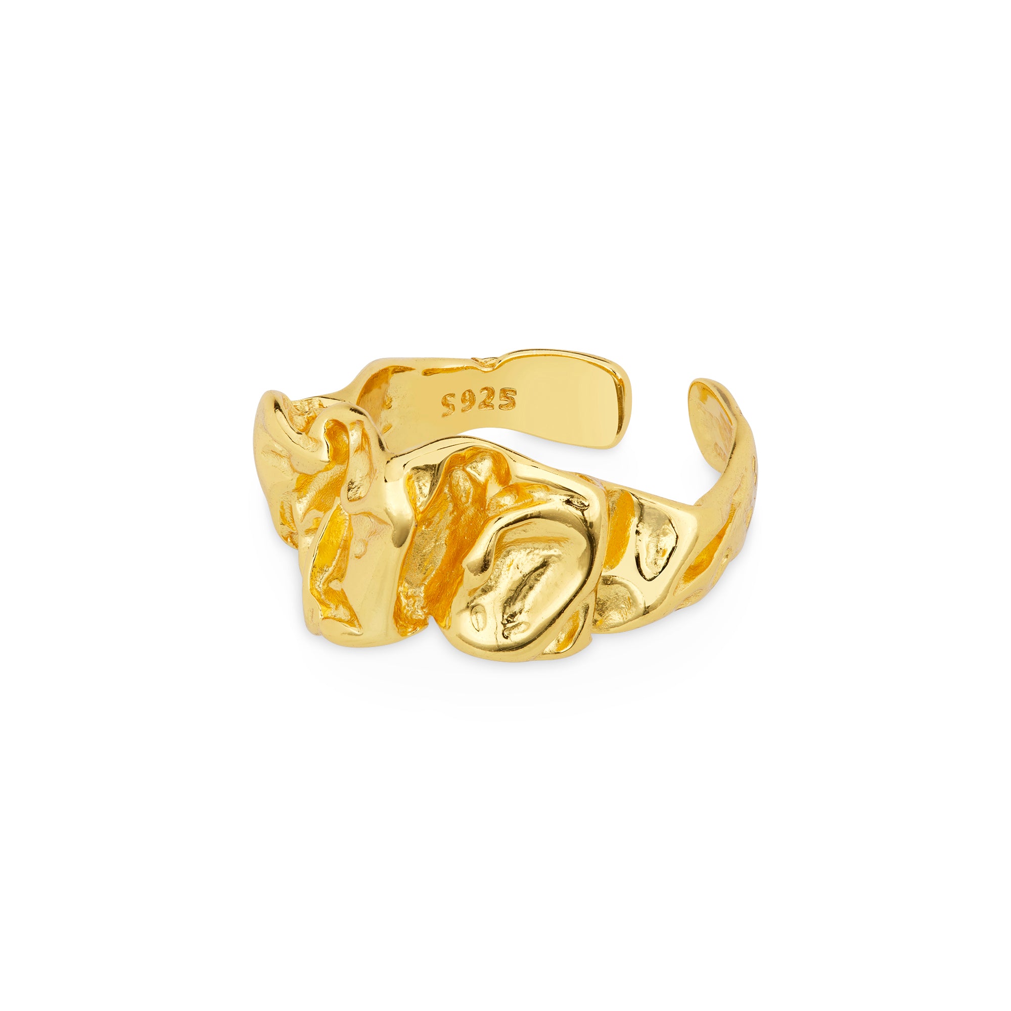 Seitenansicht des Cosytas Golden Lava Rings mit detaillierter Textur und der 925-Prägung auf der Innenseite des Rings.