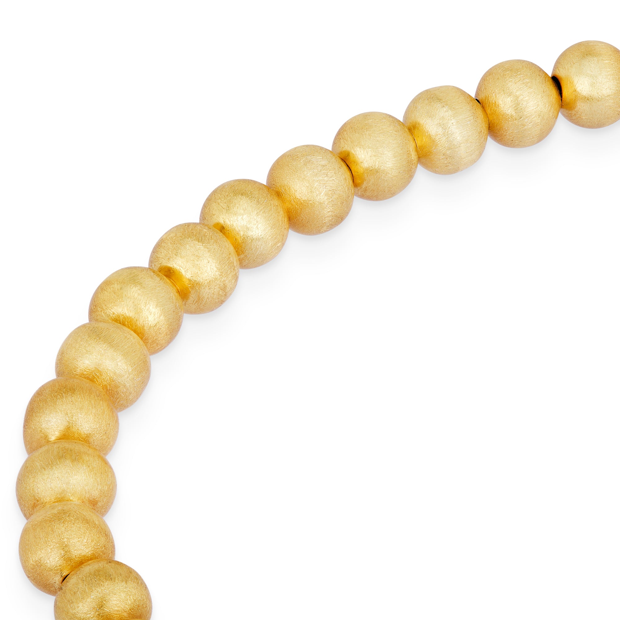 Detailansicht des Cosytas Lumina Slim Gold Sphere Armbands mit satinierten, vergoldeten Kugeln, die Eleganz und zeitlose Handwerkskunst unterstreichen.