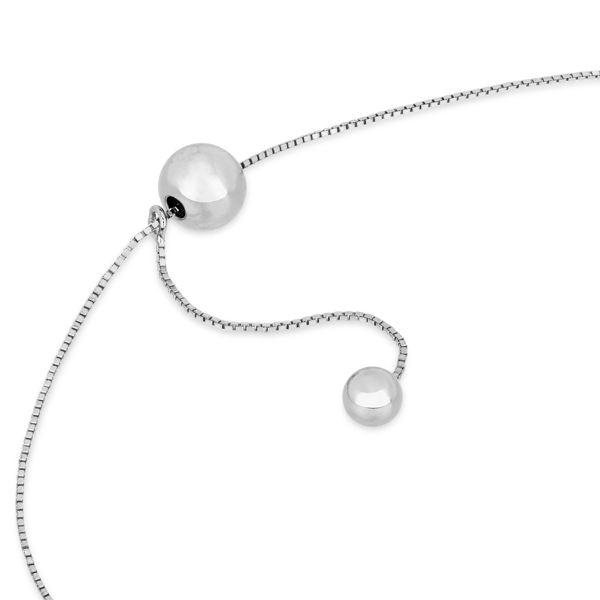 Nahaufnahme der Silver Balance Halskette von Cosytas mit glänzenden silbernen Kugeln und einer feinen Kette, vor weißem Hintergrund.