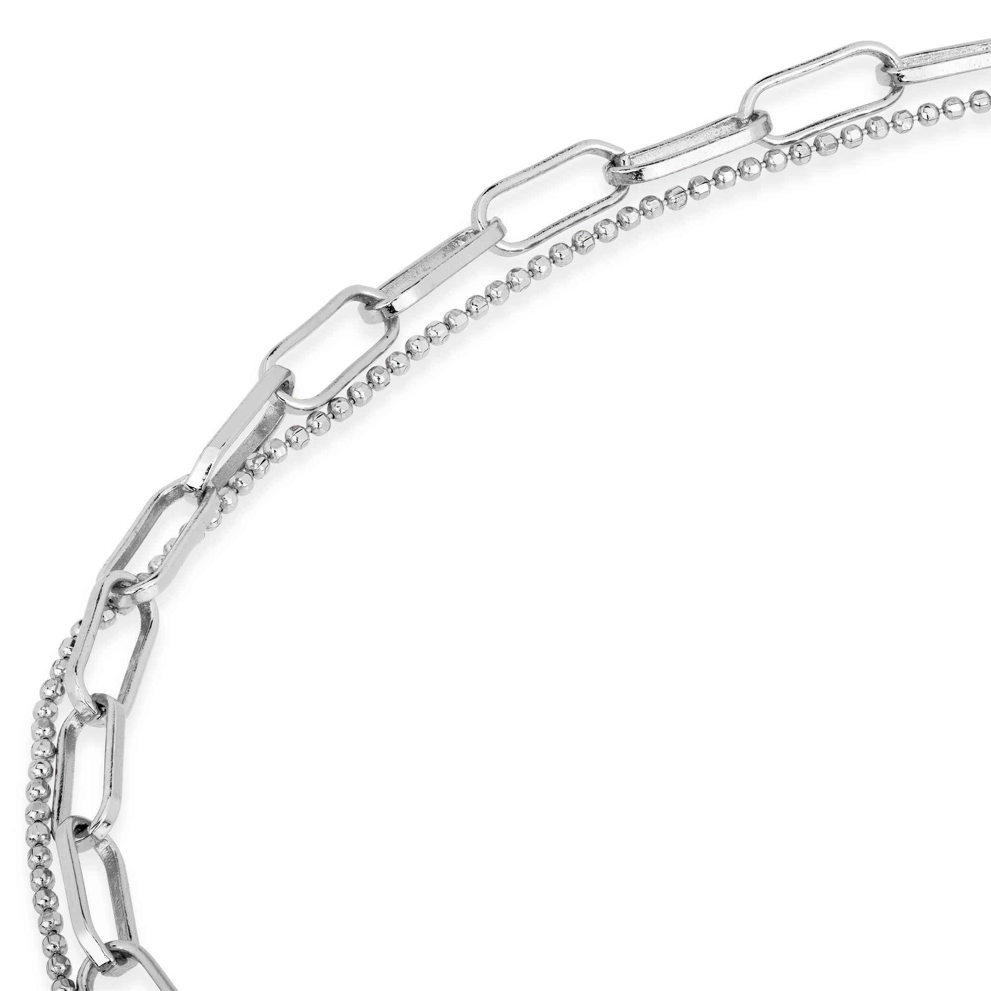 Nahaufnahme des Cosytas Silver Duo Armbands mit kontrastierenden Kettendesigns, die die präzise Verarbeitung und die edle Silberoptik hervorheben.