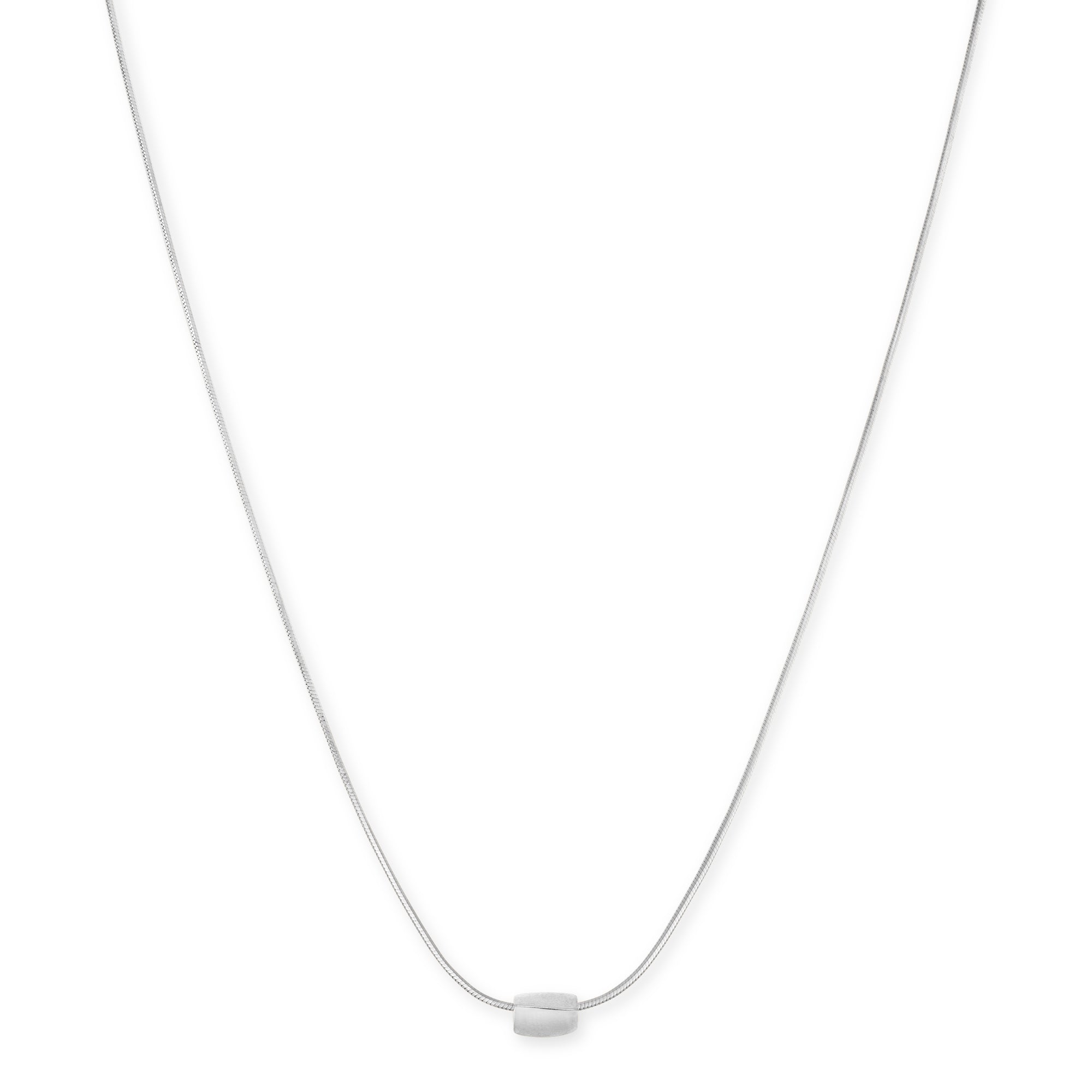 Frontansicht der Cosytas Silver Essence Necklace aus 925er Sterling-Silber mit schlankem, minimalistischem Design und einzelner, metallisch geformter Applikation auf einer feinen Kette.