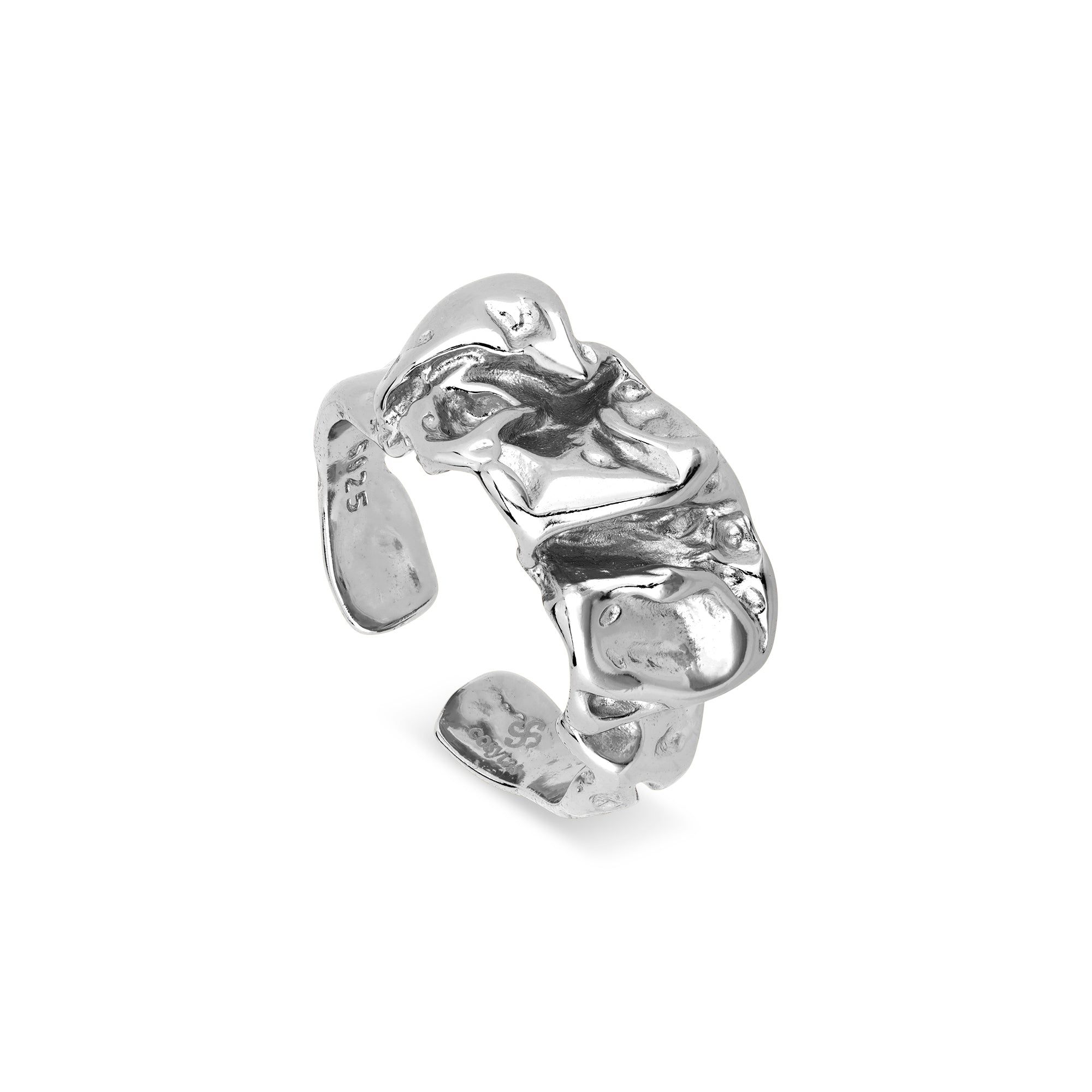 Vorderansicht des Silver Lava Rings von Cosytas, mit einem markanten und dynamischen Design. Die geschmolzenen Texturen machen ihn zu einem einzigartigen künstlerischen Statement.