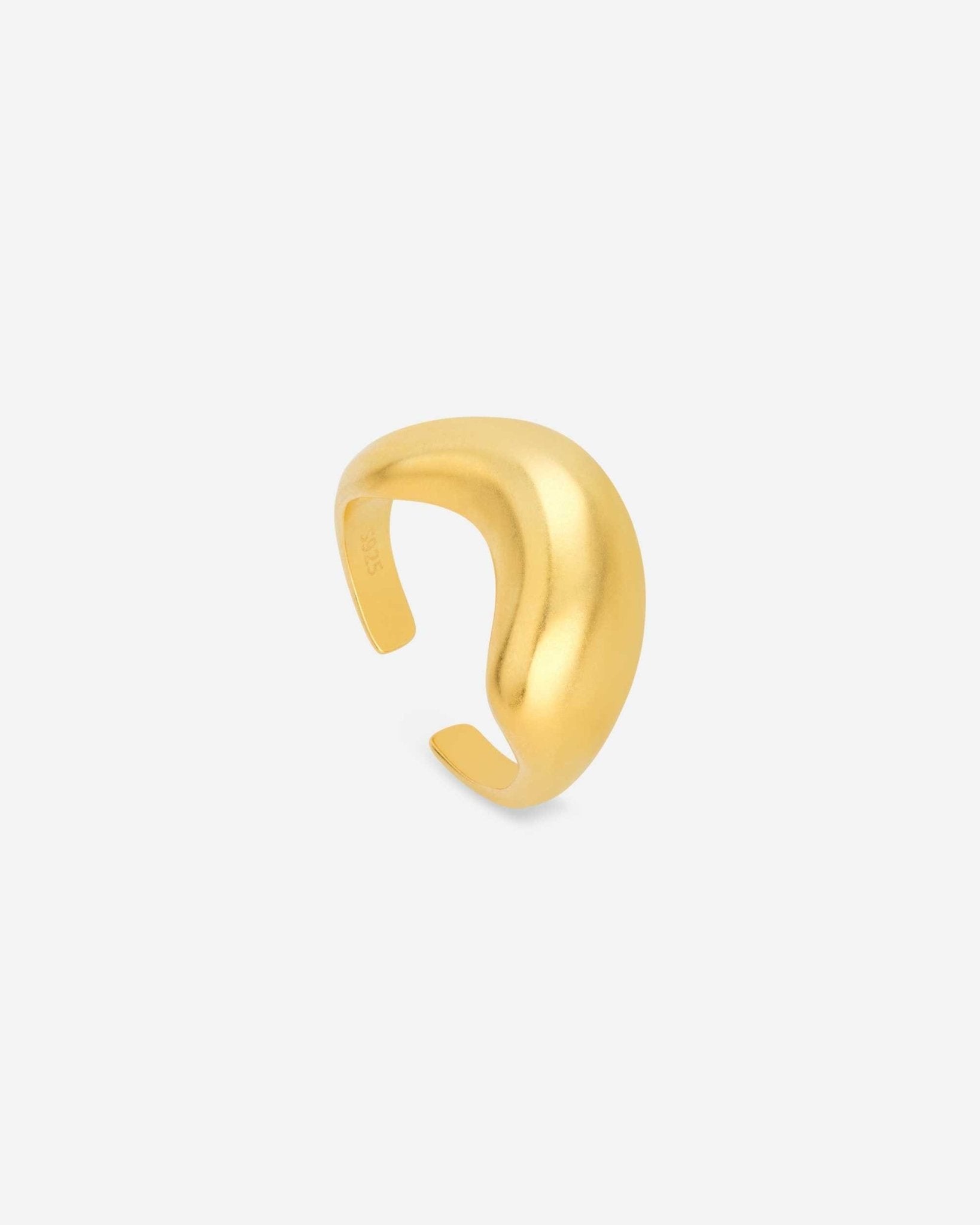 Golden Dune Ring 18k vergoldet mit fliessender, sanddüneninspirierter Form, minimalistisches Design von Cosytas