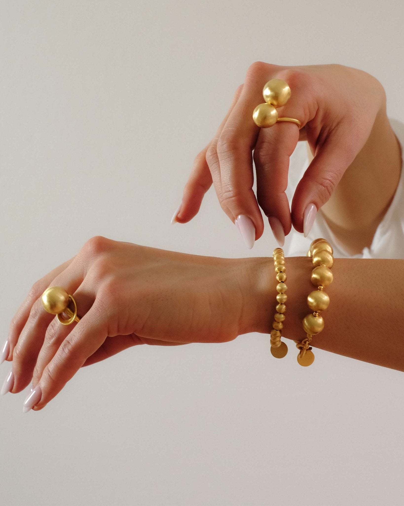 Lumina Gold Sphere Armband