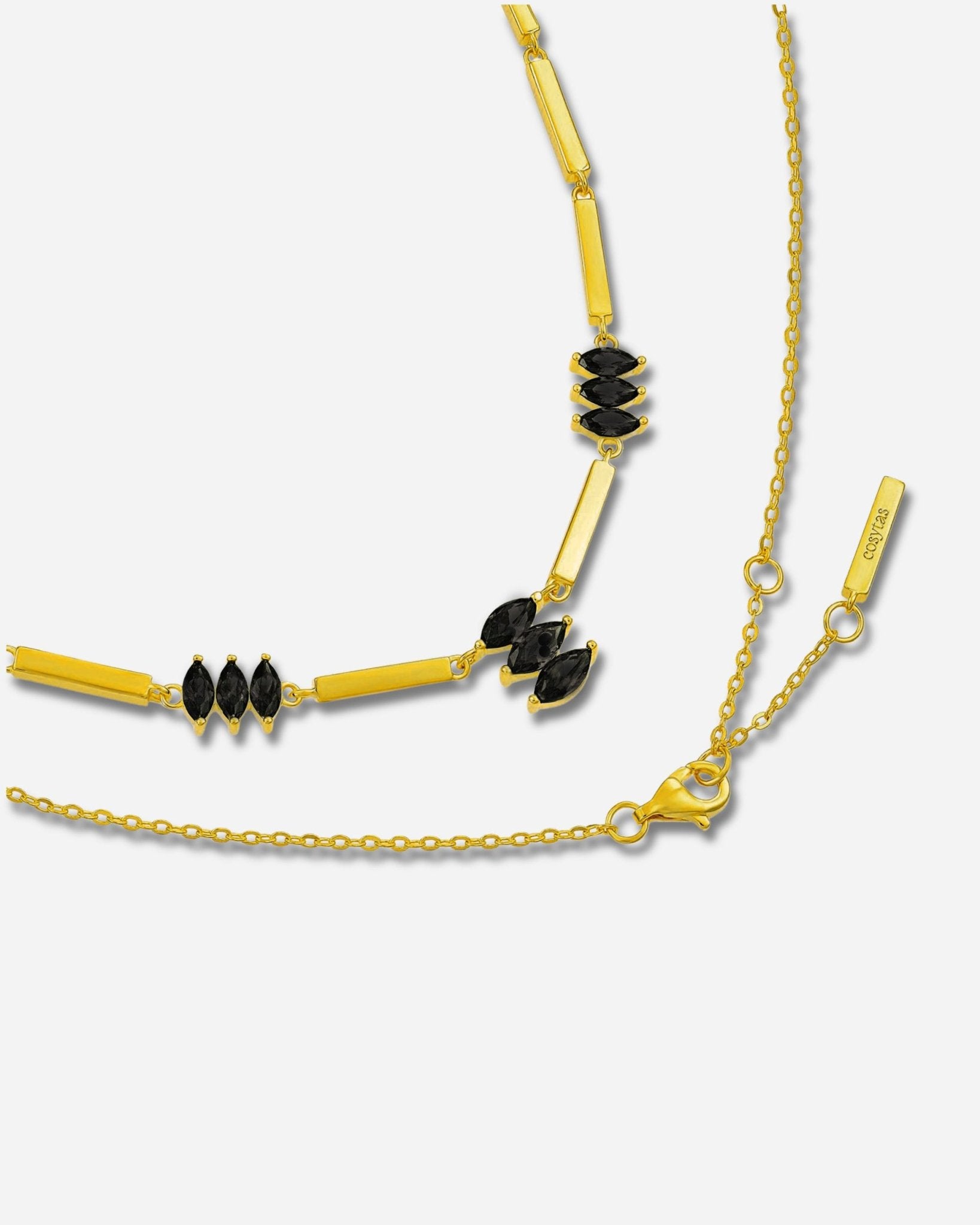 Moira Black Halskette aus 18k Gold Vermeil auf 925 Silber – Lifestyle-Ansicht Cosytas