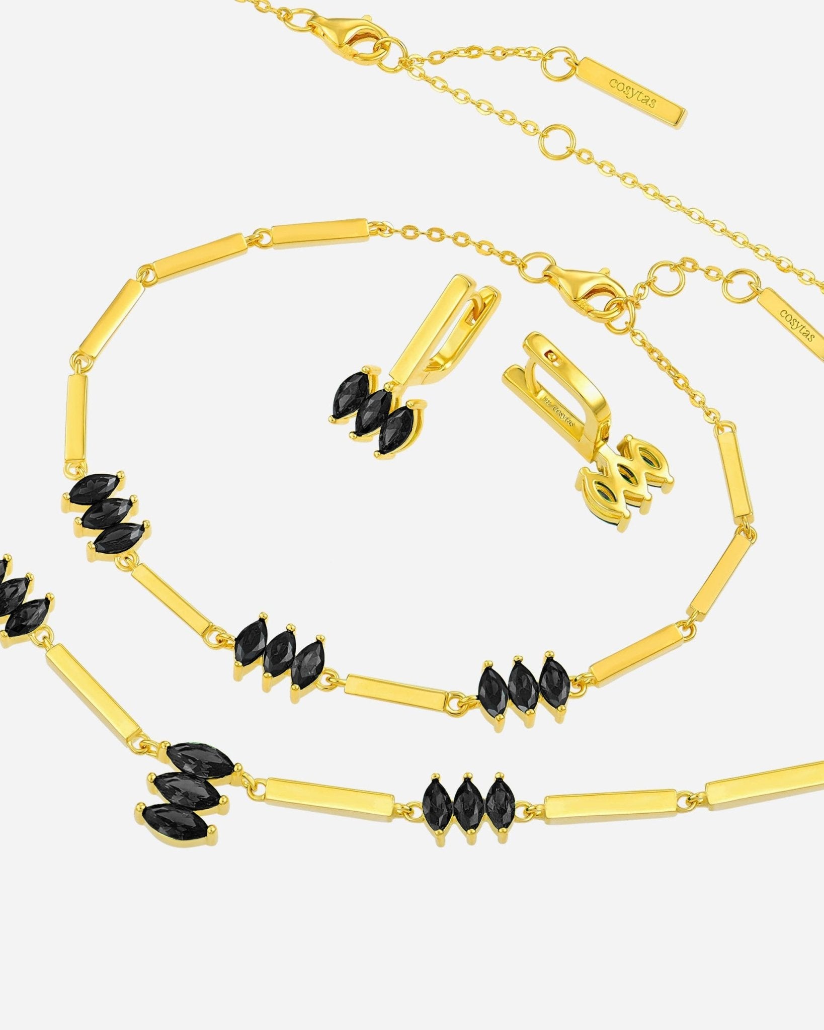 Detail des Moira Black Sets, 18k Gold Vermeil auf 925 Silber, präzise gefasste schwarze Zirkonia