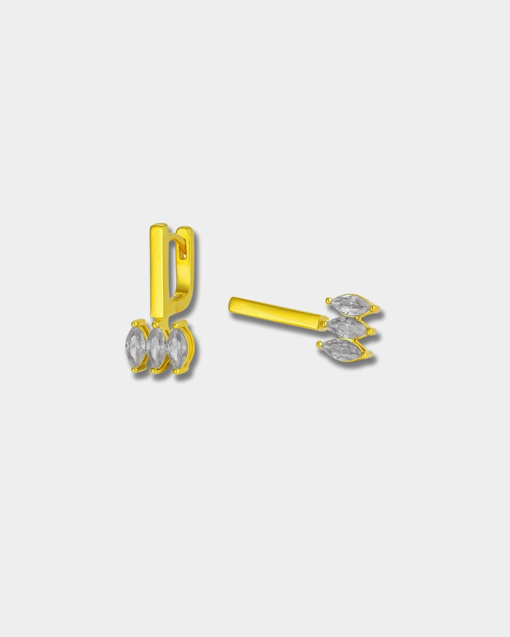 Moira White Ohrringe aus 18k Gold Vermeil auf 925 Silber – Produktansicht auf hellem Hintergrund