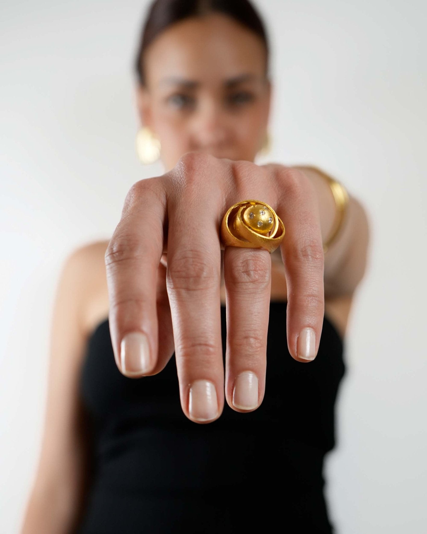 Perla de Mar Schmuck-Set – Ring, Halskette und Ohrringe aus vergoldetem Metall, La Playa Cosytas